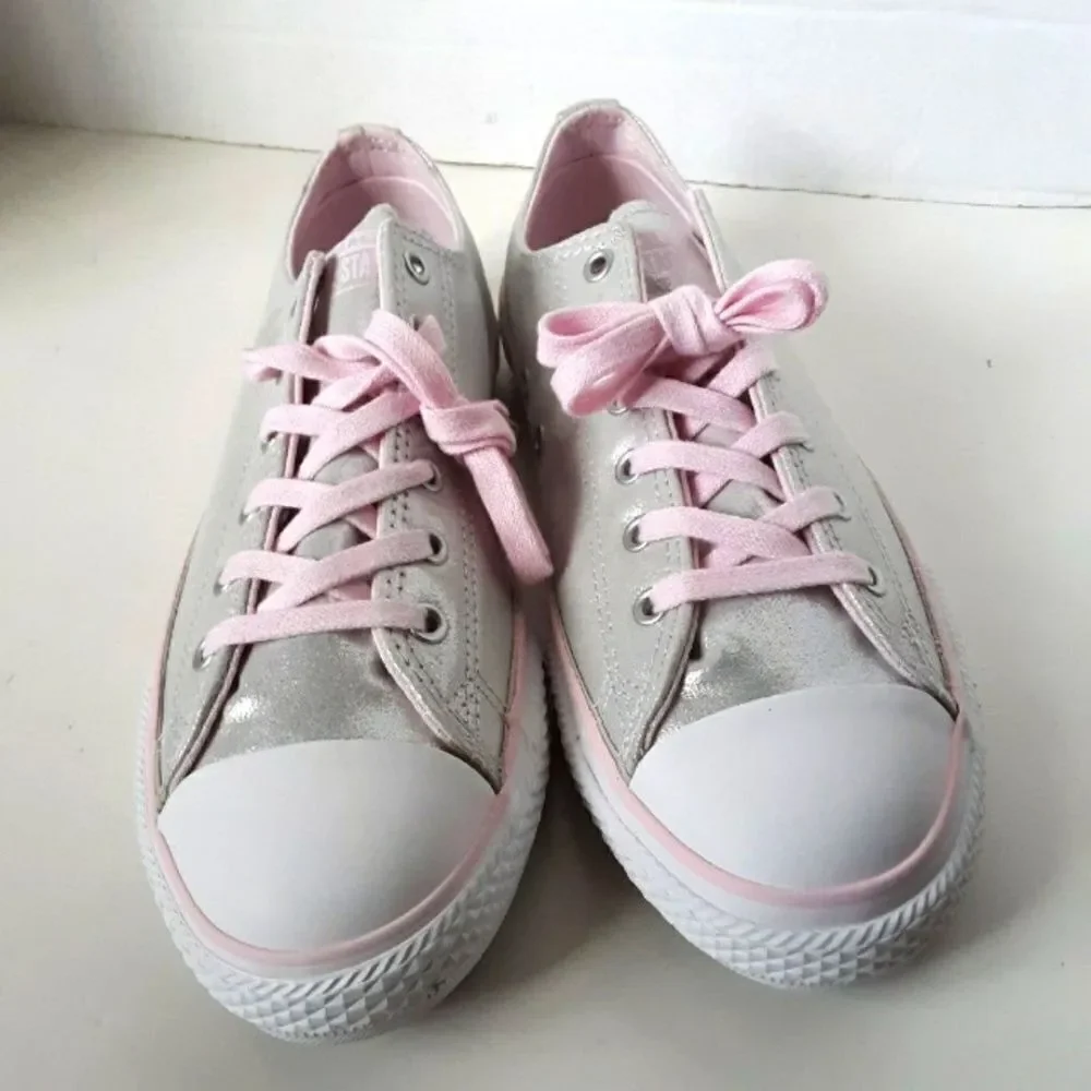 Converse Junior Big Girl Sneaker size 6